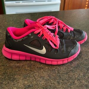 Girls NIKE Free 5.0 size 3.5